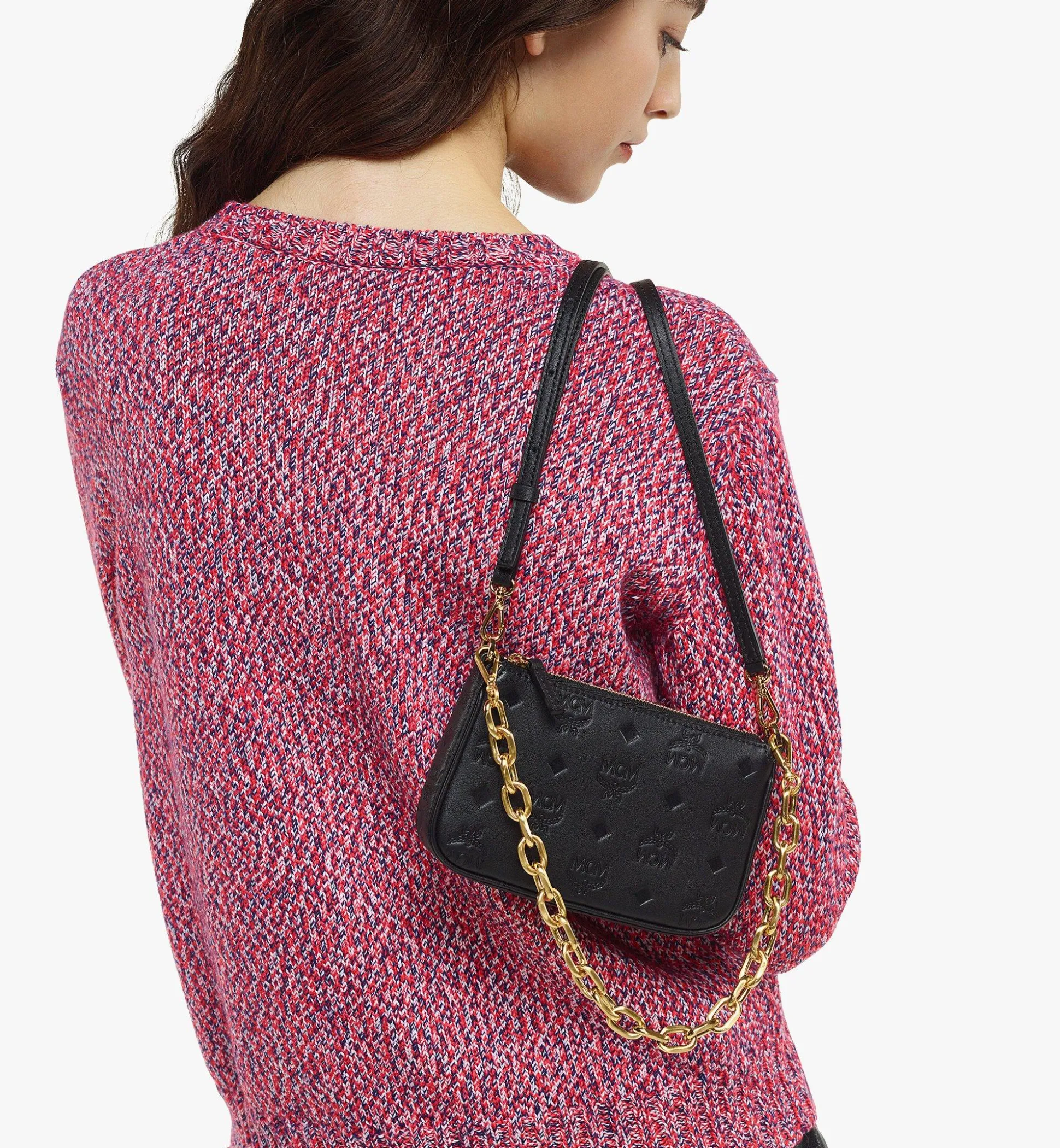 Aren Pouch Aus Gepragtem Leder Mit Reissverschluss Und Monogramm