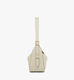 Aren Querformatige Hobo Mit Uberschlag Aus Leder Mit Gepragtem Monogramm