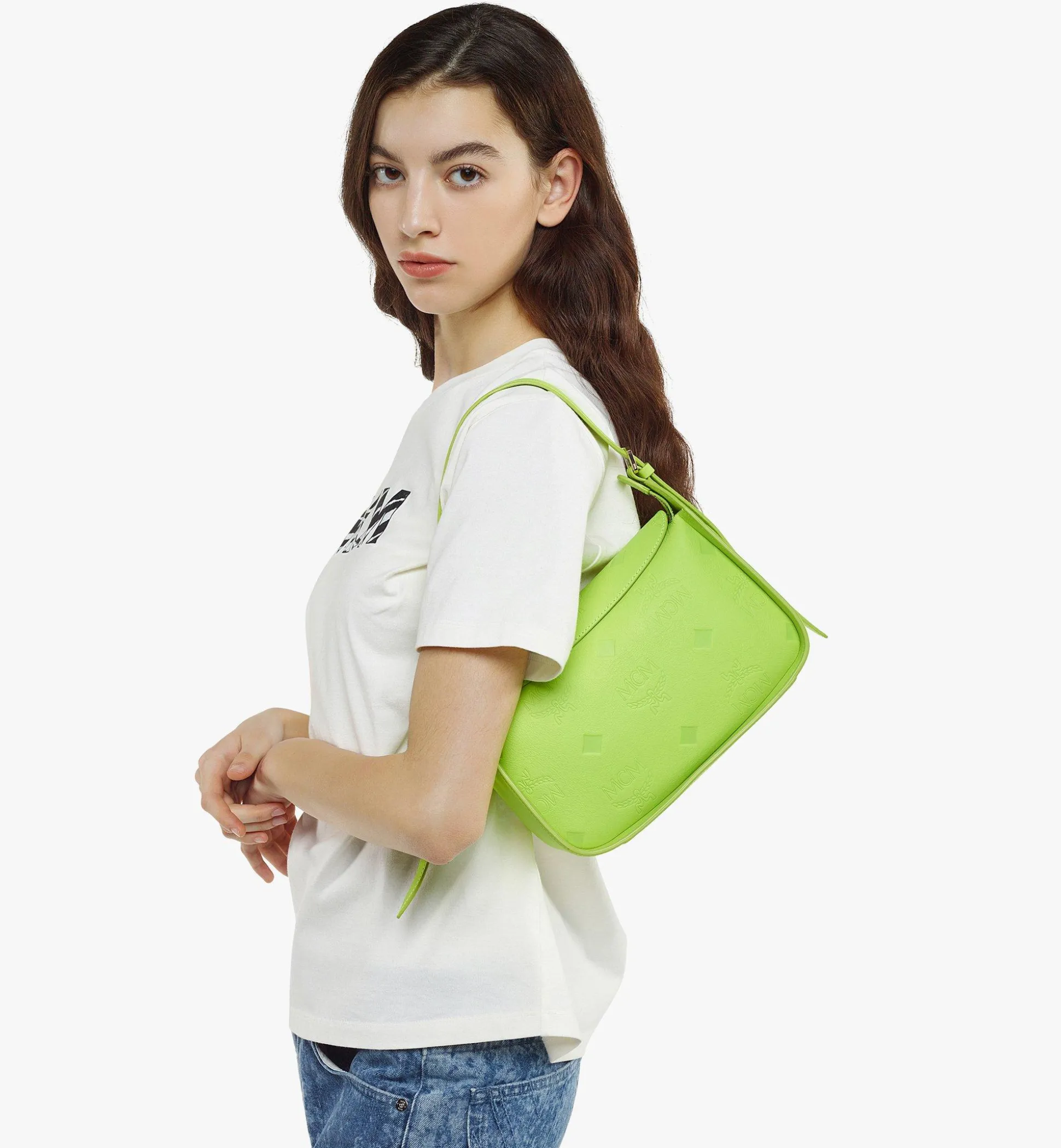 Aren Querformatige Hobo Mit Uberschlag Aus Leder Mit Gepragtem Monogramm
