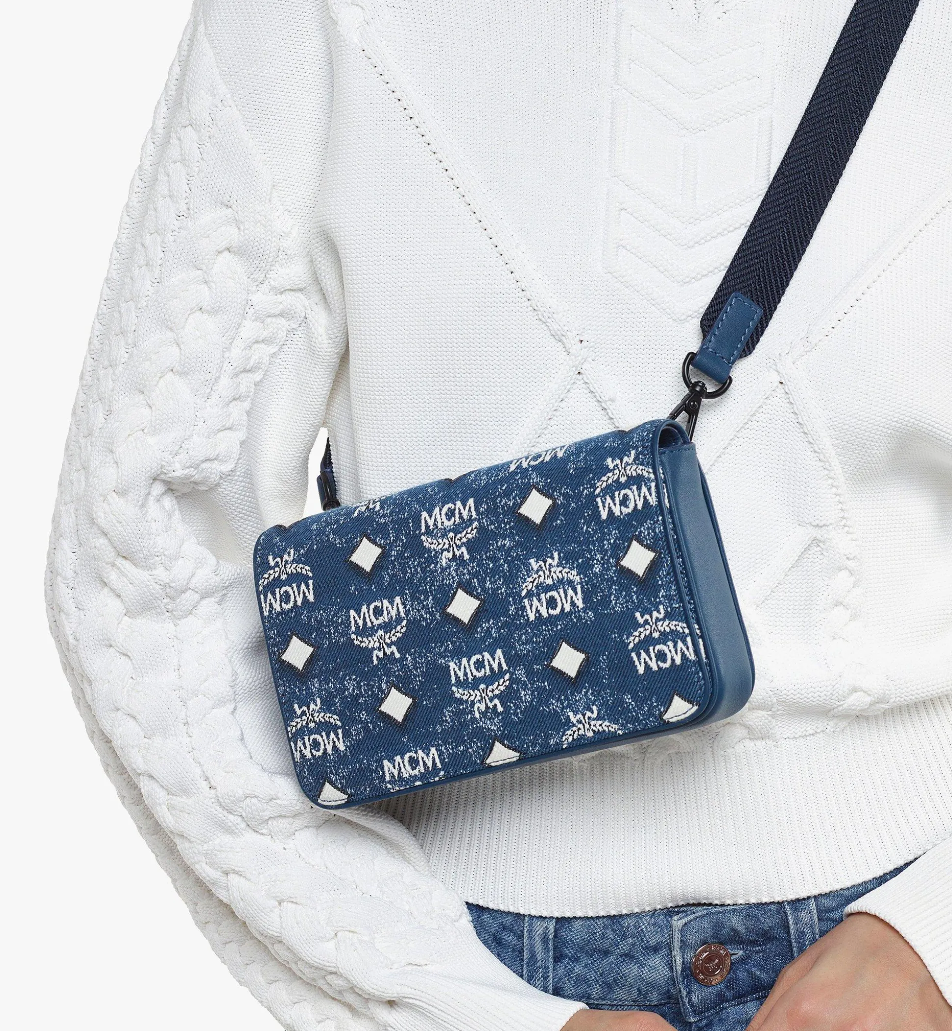 Umhangetasche Aren In Vintage Denim Jacquard